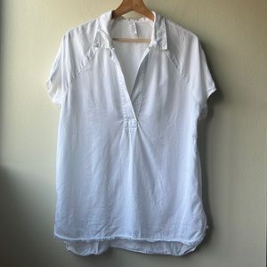 Amadi Blouse XS White Split Neck Short Sleeve Frayed Hem in Front
